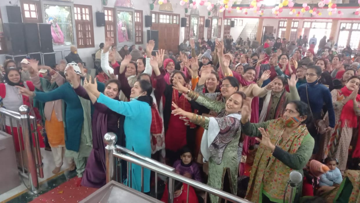 Devotees celebrated the birth anniversary of Bawa Lal Dayal Maharaj by singing dance