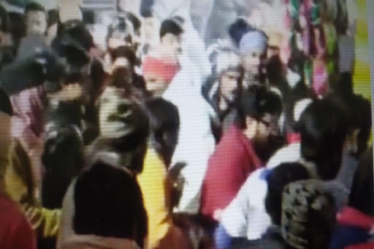 Saharanpur News: Fight in BSP and SP supporters for over fireworks in Deoband