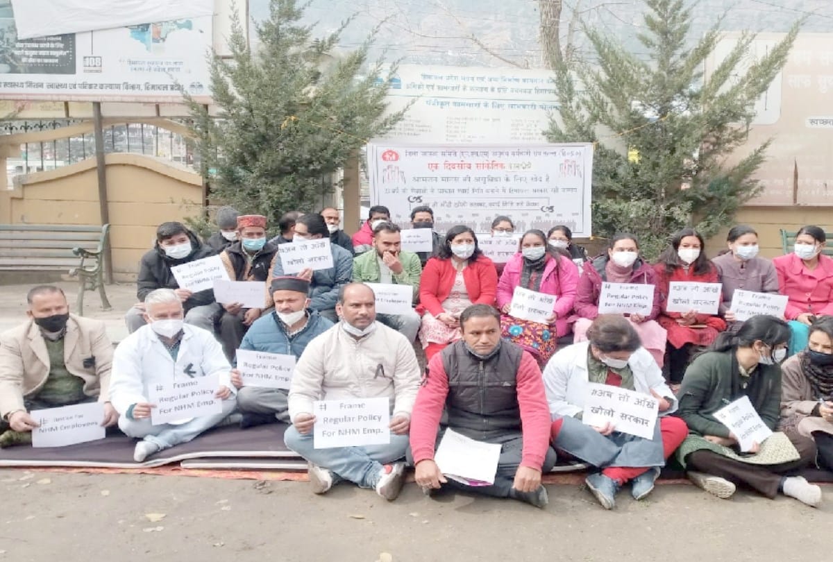 Himachal: Regular pay scale to NHM employees from January 1, strike ends