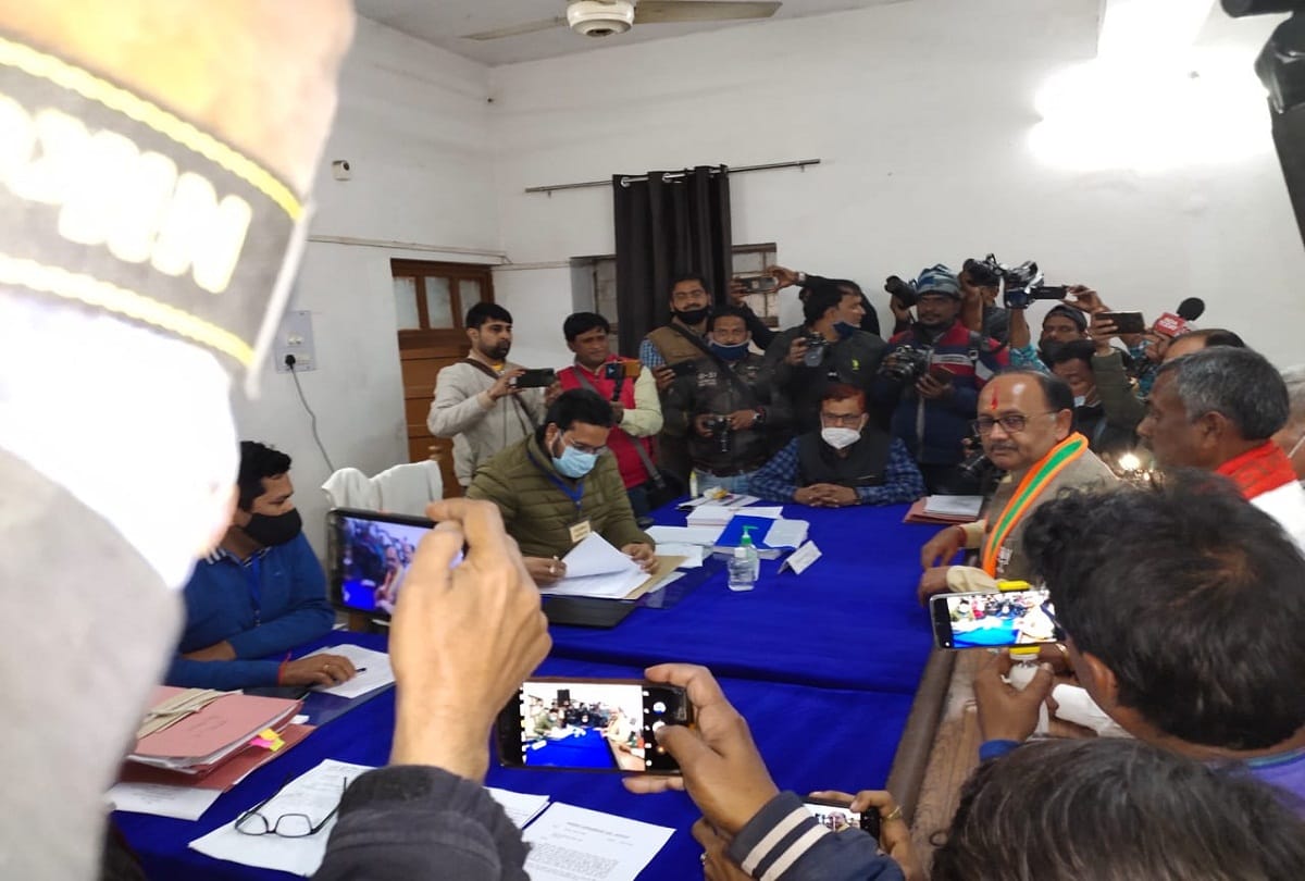 Prayagraj: Yogi government's cabinet minister Siddharth Nath attacked for filing nomination