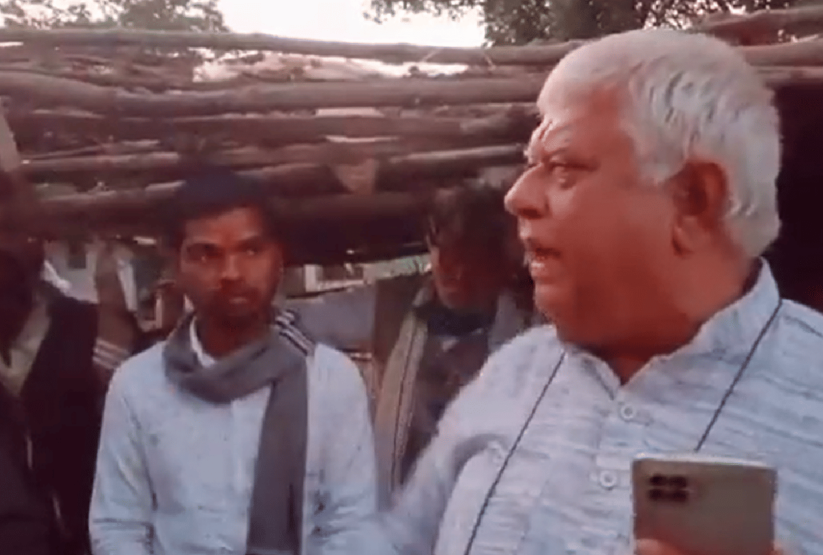 Congress leader's absurd words: Former minister threatened to make tribals Naxalites, said- as in Bastar, tribals will take up arms here too