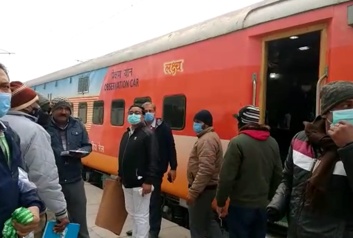 Shahjahanpur pilibhit rail electrification inspected by crs drm