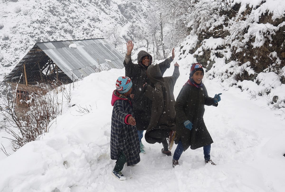 J&K: snowfall in the valley, rain-snowfall expected in some parts today
