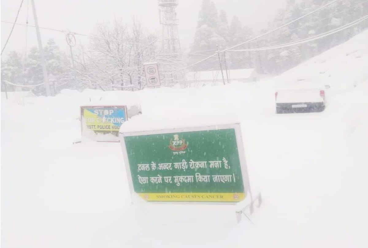 himachal weather update:  hundreds of  roads and power transformers stalled due to heavy snowfall, two avalanches reported in Lahaul, troubles increased