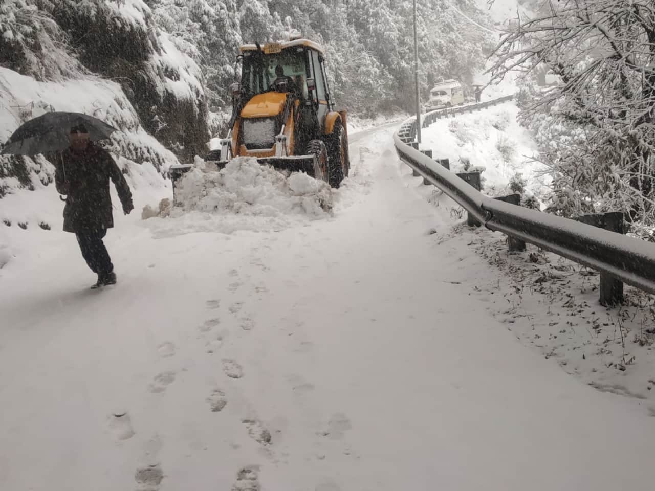 Uttarakhand Weather Update today: Rain and snowfall in many areas, see photos
