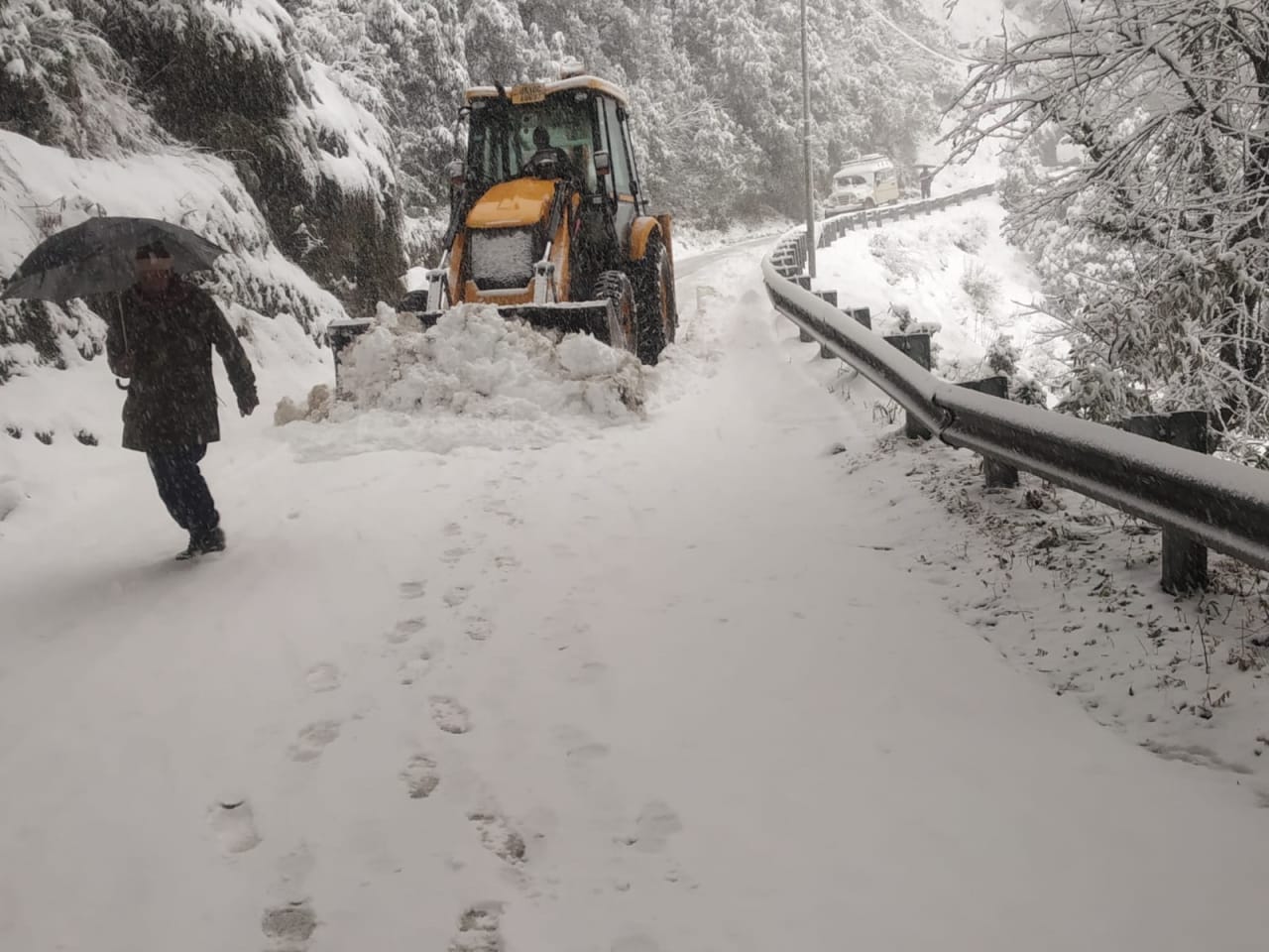 Uttarakhand Weather Update today: Rain and snowfall in many areas, see photos
