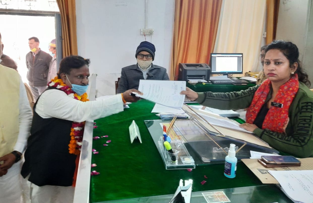 Congress and SP candidate filed nomination in Tiloi