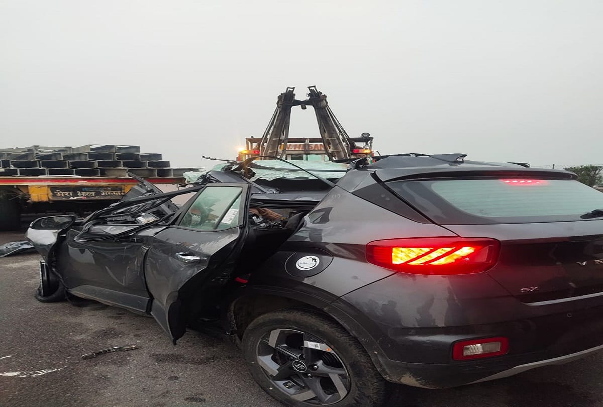 big accident on Agra-Lucknow Expressway Car rammed into trailer, three killed
