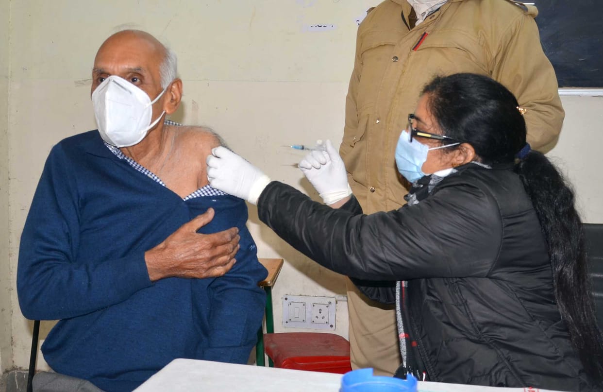 Elderly died from Corona, 120 newly infected