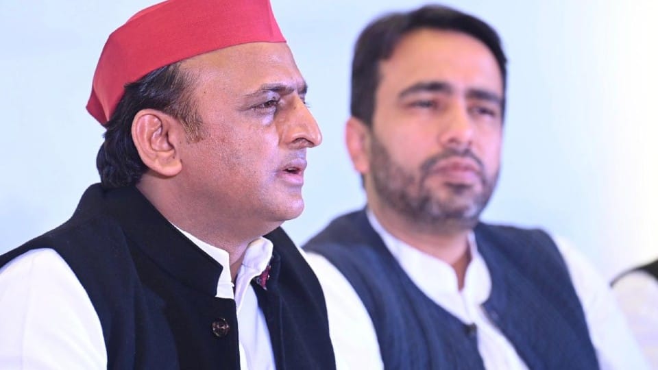 UP Election 2022: Case filed against 300-400 people including Akhilesh Jayant alleging violation of code of conduct and Kovid guidelines