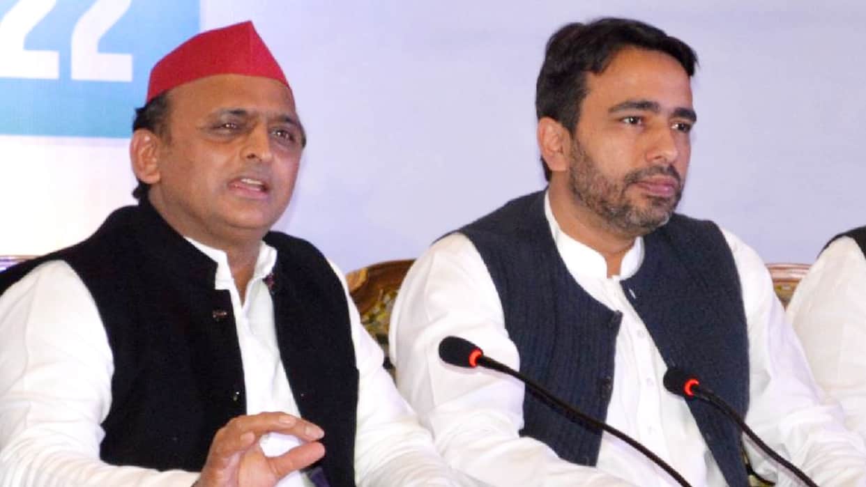 Akhilesh Yadav Targets CM Yogi Adityanath over Garmi Remarks in Agra