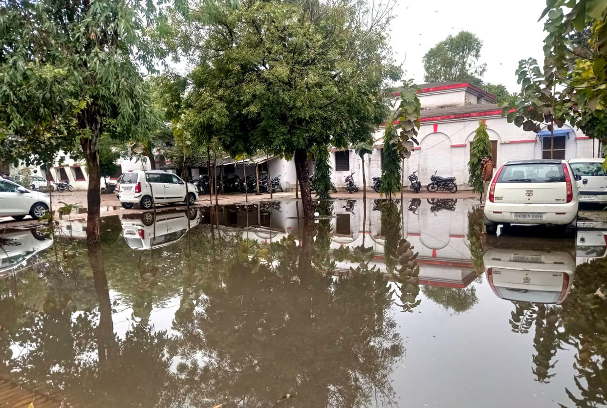 Water filled the roads due to rain, people upset