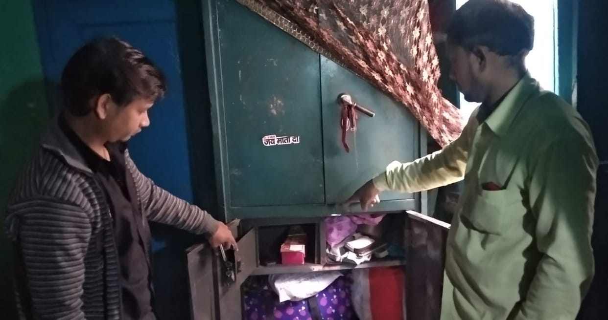 Thousands stolen from Zardozi artisan's house