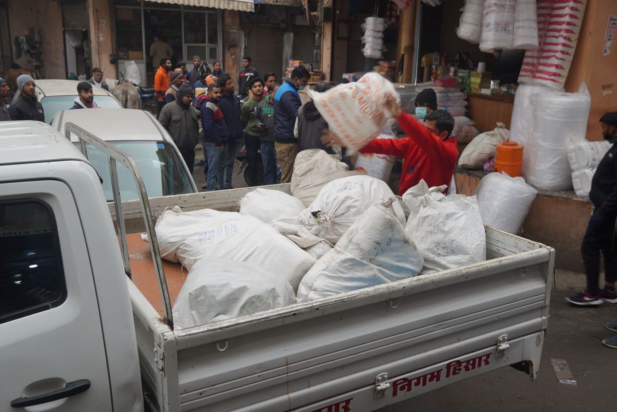 1.20 quintal polythene seized from three shops, fined 46 and a half thousand
