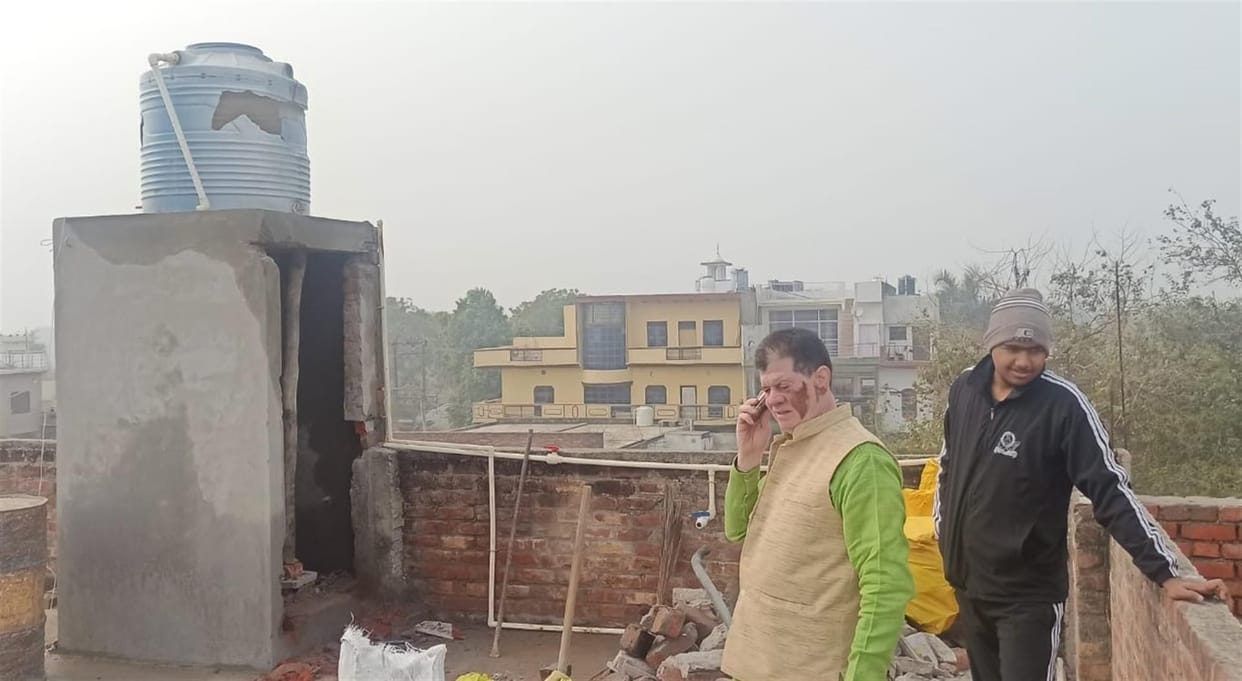 Hathras: Electrical appliances blown in many homes, shops due to lightning