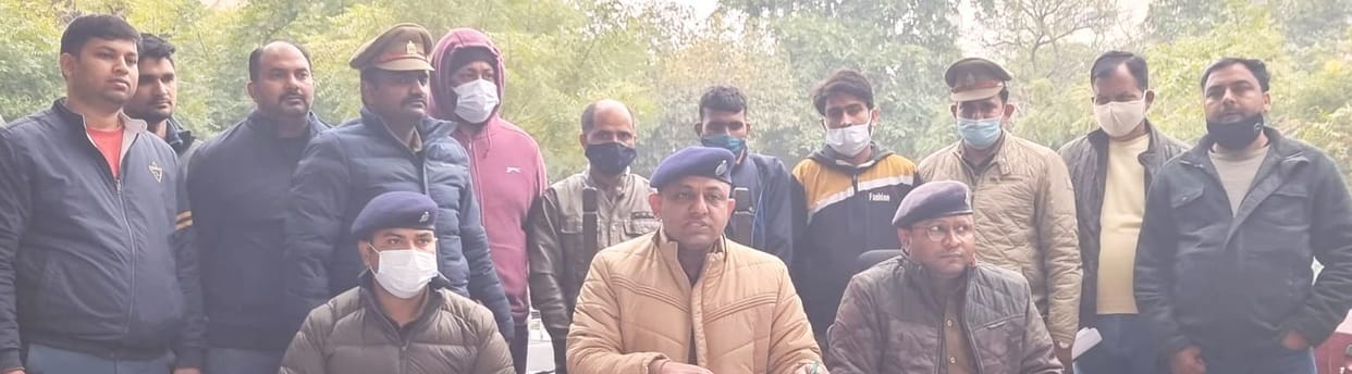 The gang who cut the stolen vehicles by taking them from the recovery van to Delhi busted