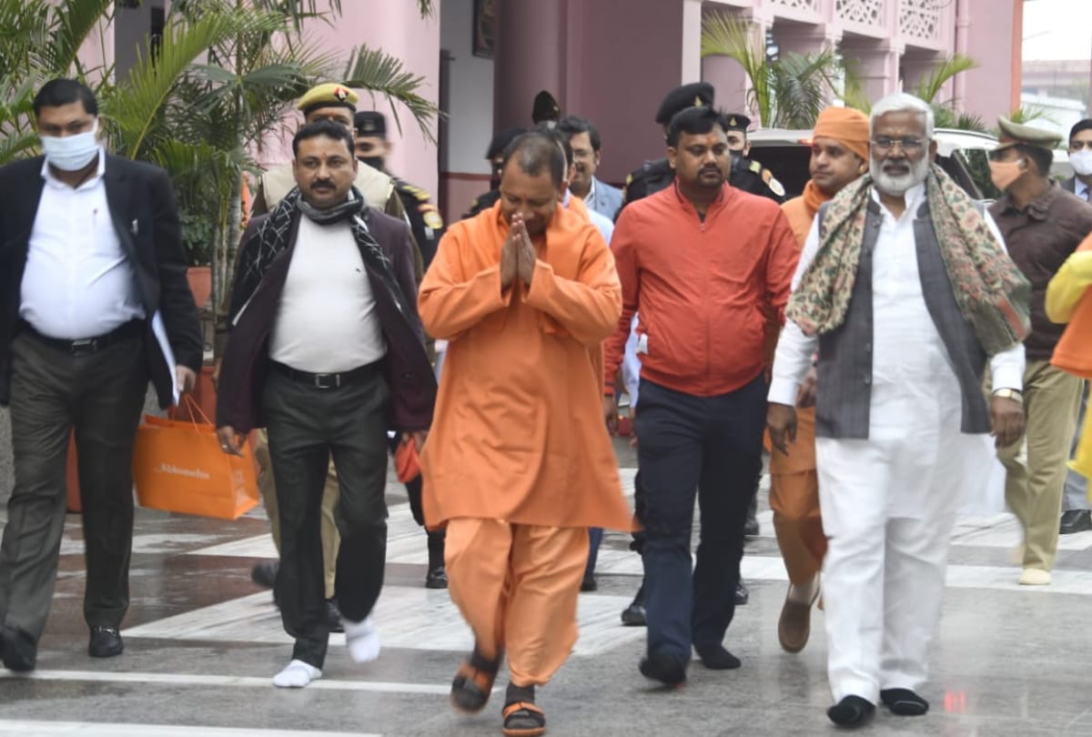 CM Yogi will exert strength in election campaign of Gorakhpur-Basti Mandal