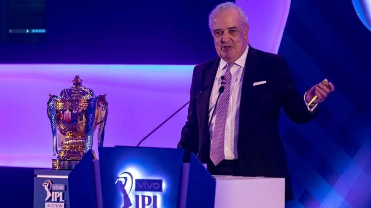 Auctioneer Hugh Edmeades collapses on stage due to postural hypotension, know the cause of this problem