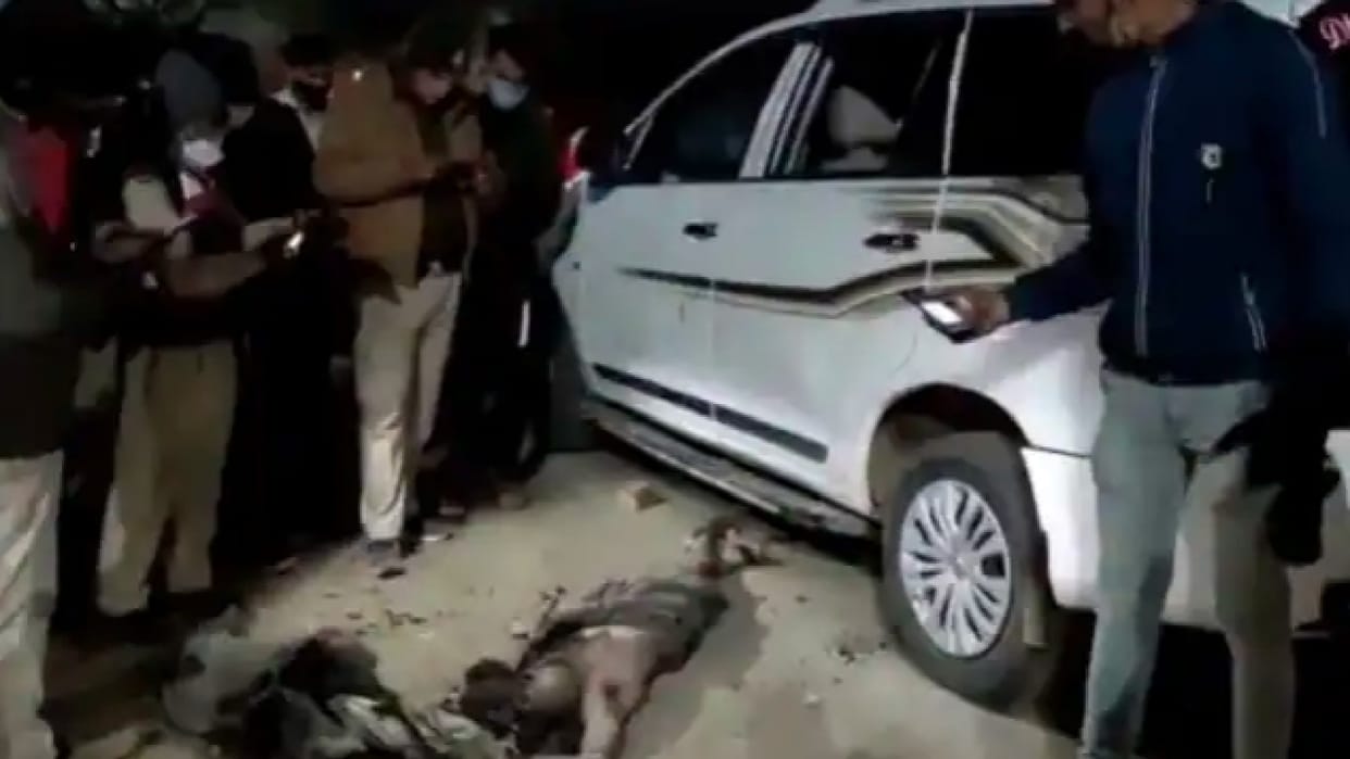 Traumatic accident in Khandwa: Drunk car driver collided, dragged a passerby trapped in the car for three km, death
