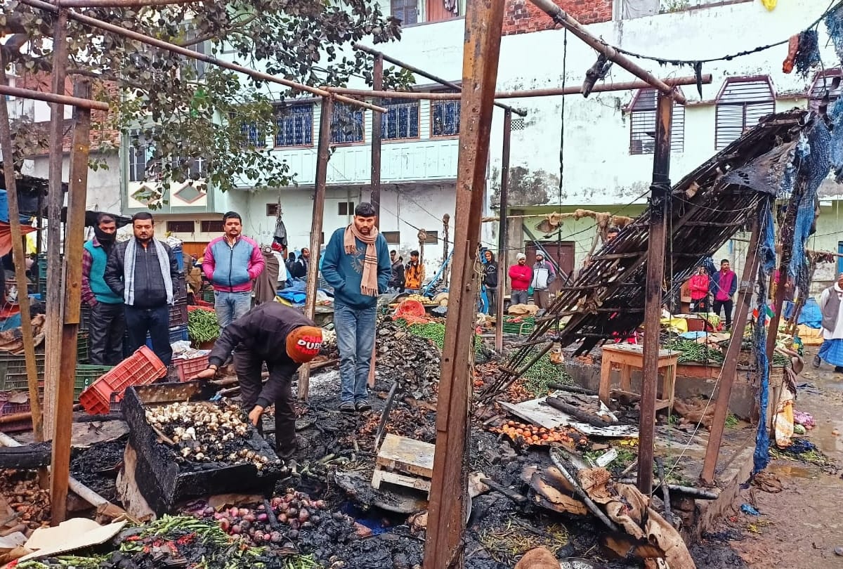 Massive fire in Rudrapur vegetable market due to short circuit