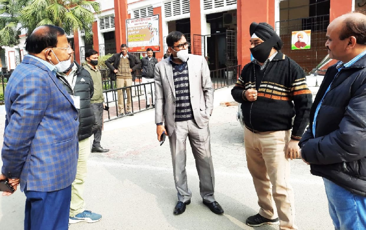 Flying squad confiscated cash of businessman leader in Alhaganj