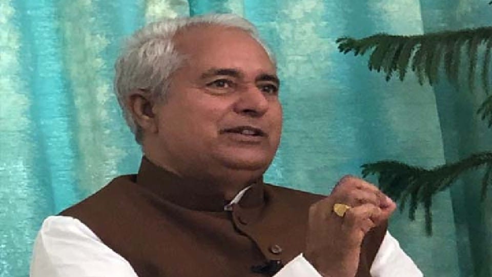 Tobacco does not cause cancer said Rajasthan minister Parsadi Lal Meena 