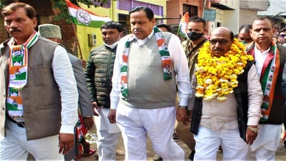 नसीमुद्दीन सिद्दीकी ने किया जनसंपर्क