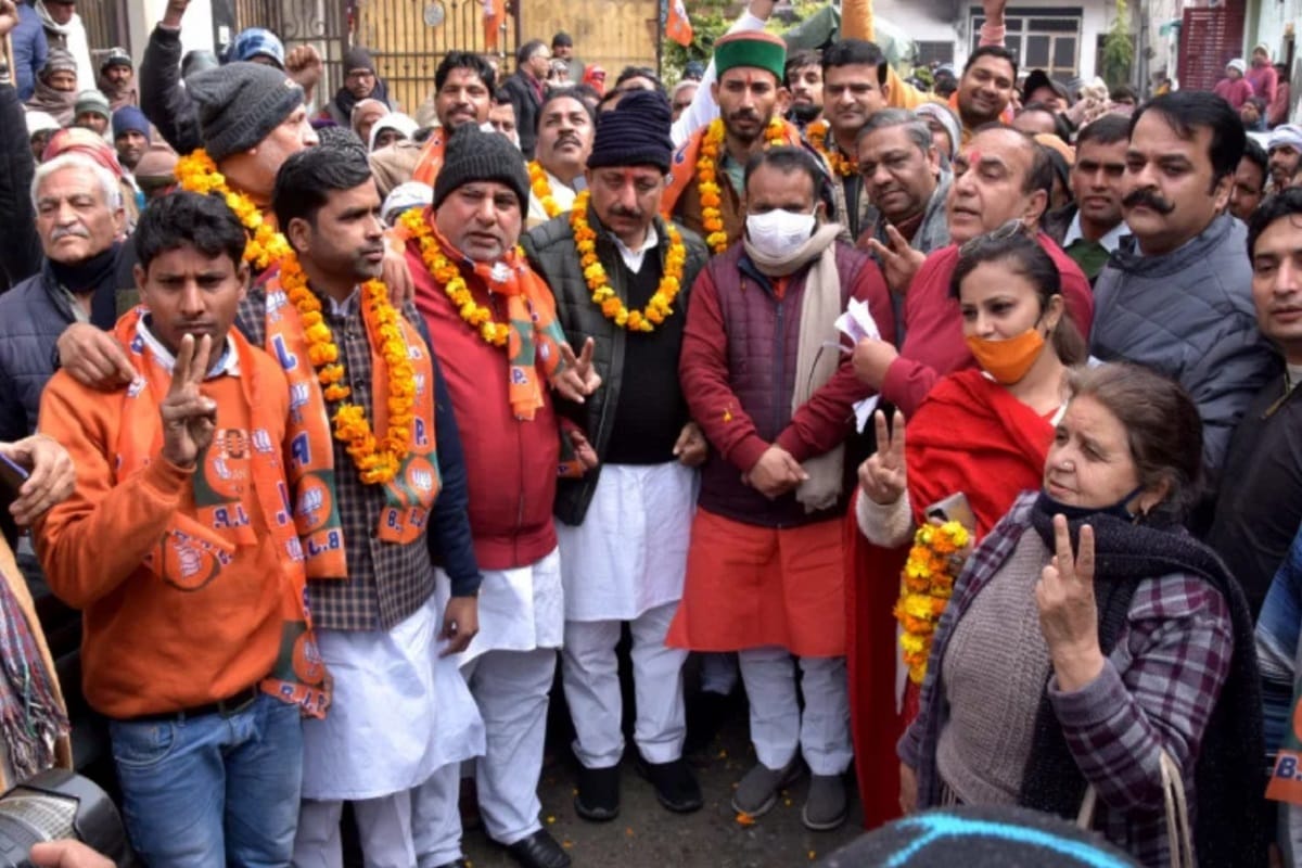 Saharanpur News: Many village heads including Congressmen joined BJP
