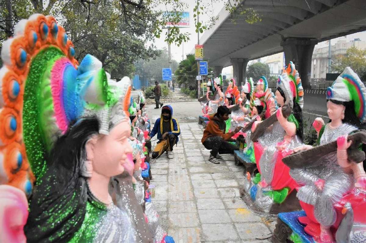 Varanasi vasant panchami 2022: Maa Saraswati idols started reaching pandals basant Panchami will be celebrated on February 5