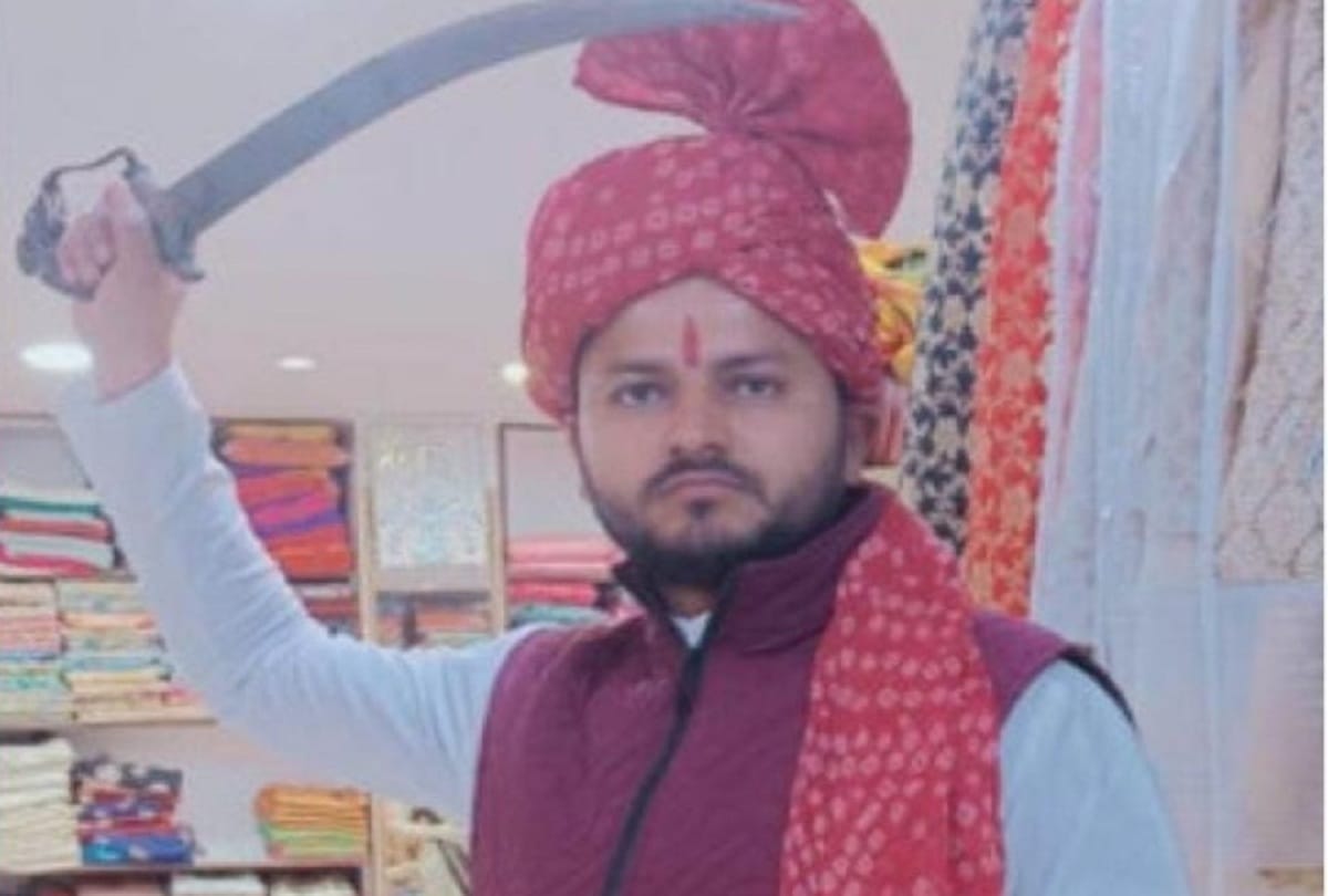 Attack on Asaduddin Owaisi accused had already bought weapons four years ago.