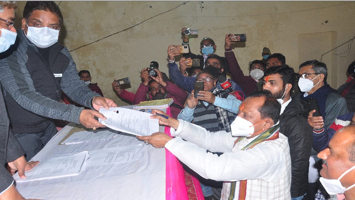 Pratapgarh: Moti Singh from BJP, Dr. Anurag from AAP, six candidates filled the form