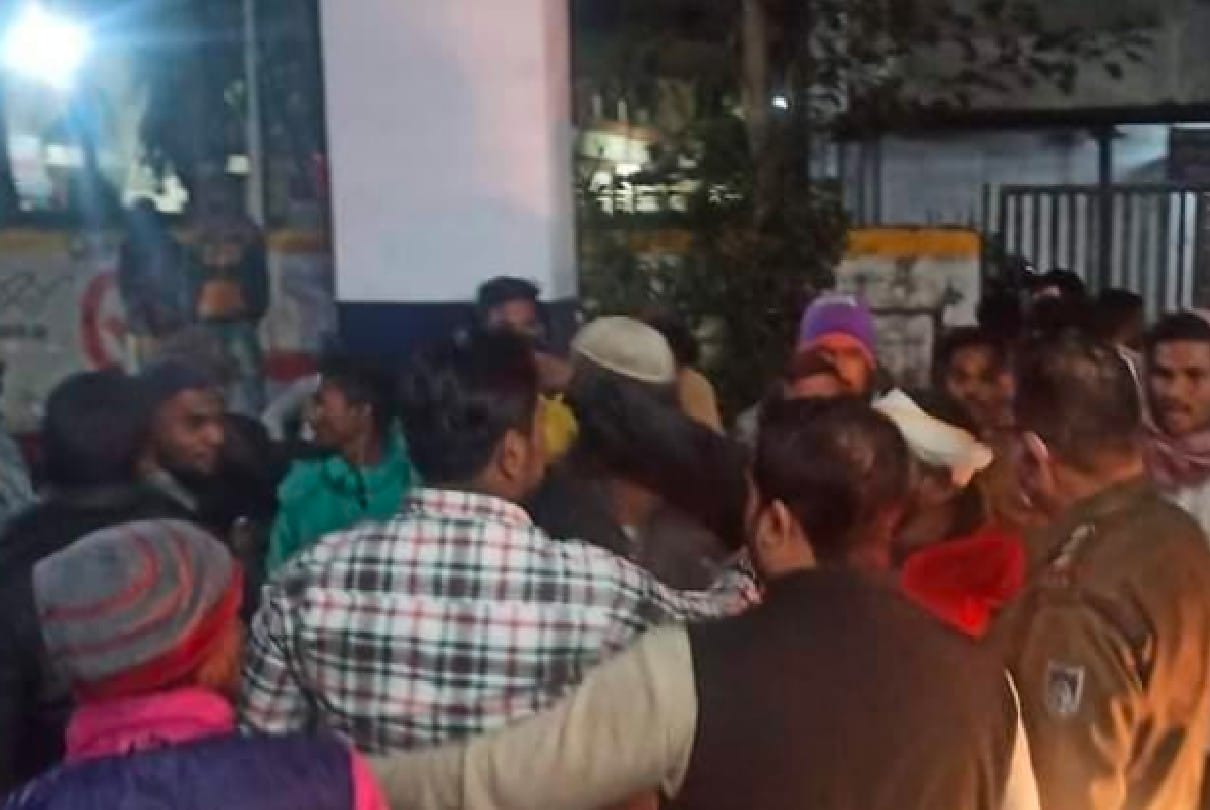 Sehore: Death of an old woman crossing the road on Bhopal-Indore highway, family members created a ruckus in the hospital
