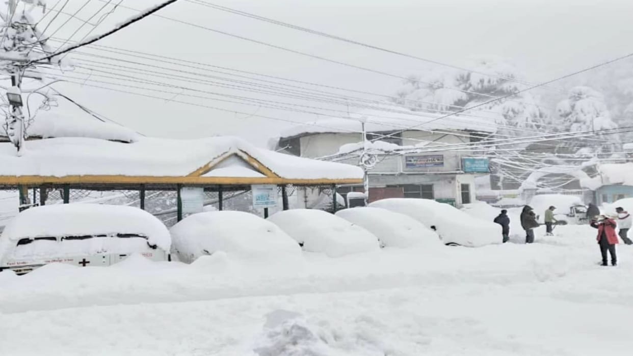 Weather : Snow-clad mountains, New Year thrill doubles