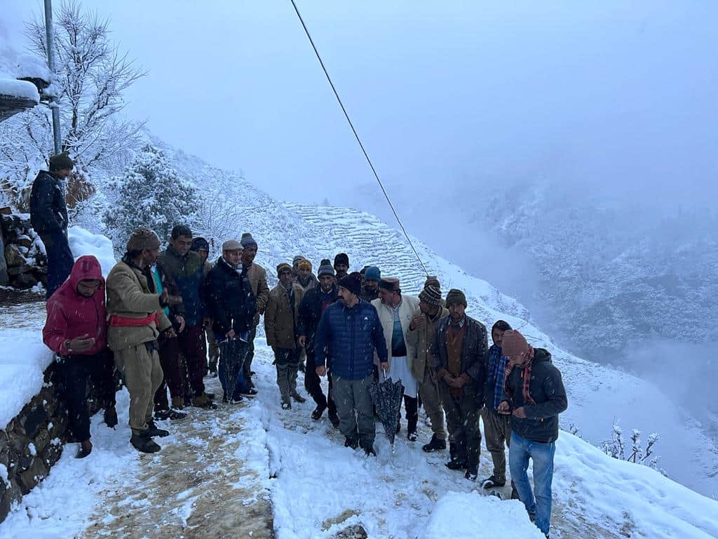 Uttarakand weather: mountains covered by heavy snowfall, see photos