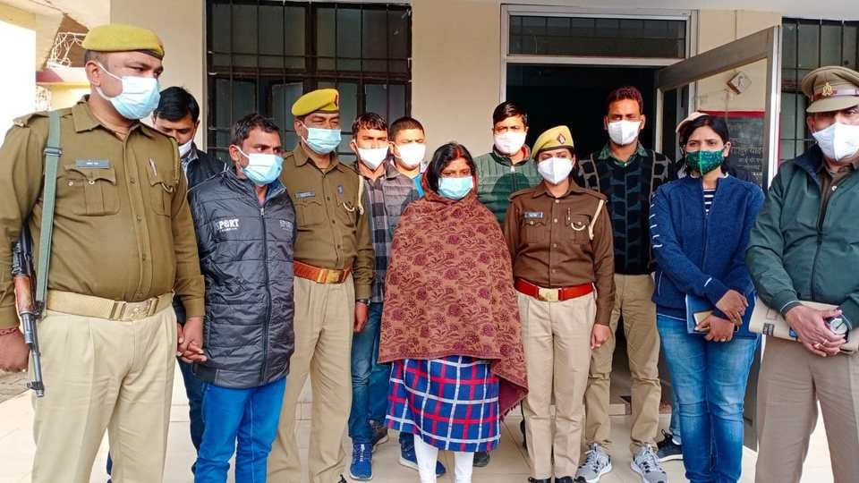 Wife killed murdered husband with lover then get married in front of dead body children were sleeping nearby in sonbhadra