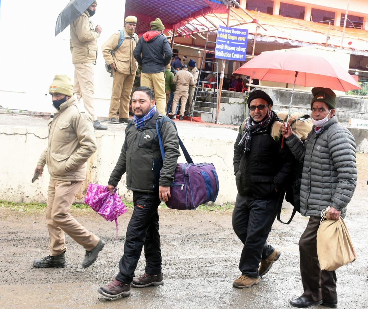 27 postal ballot teams leave for Purola and Yamunotri