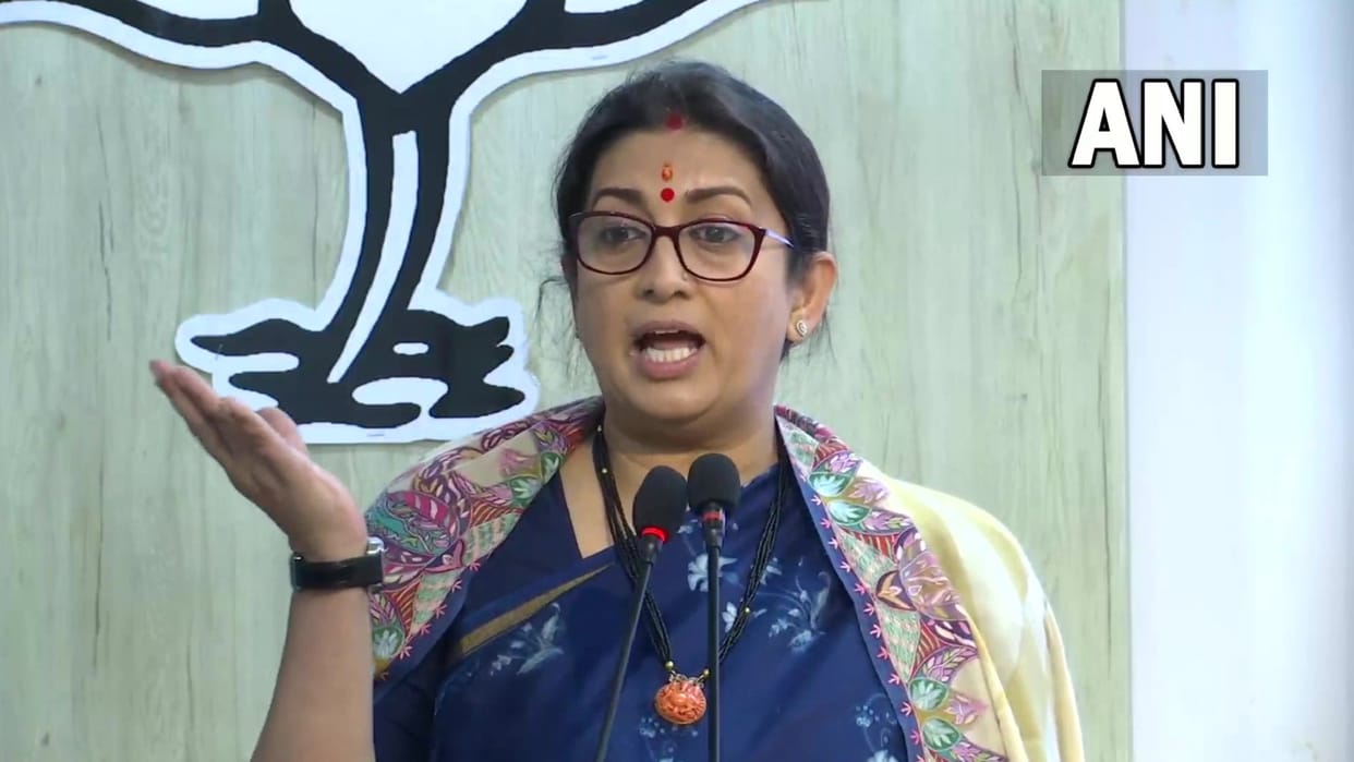 Delhi: Smriti Irani lashed out at Kejriwal for giving clean chit to Satendra Jain said Why is the Delhi CM defending a traitor