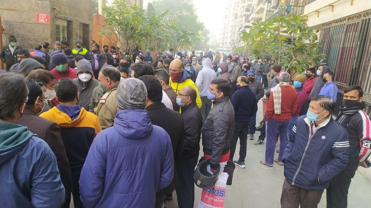 Demonstration by closing the gate of the society for not giving the responsibility of maintenance