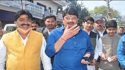 प्रतापगढ़ : राजाभैया की पत्नी ने अक्षय प्रताप सहित पांच पर दर्ज कराया केस, धोखोधड़ी और जालसाजी का आरोप Pratapgarh News : अक्षय प्रताप सिंह और राजाभैया।