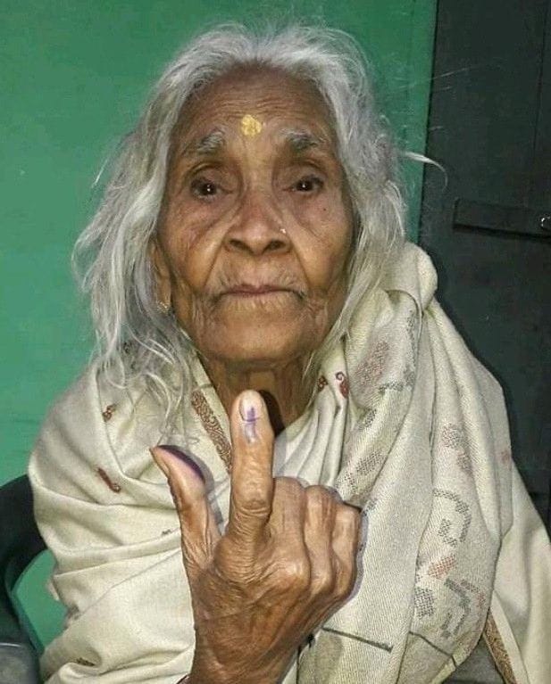Voting at home... enthusiasm shown in the elderly and handicapped