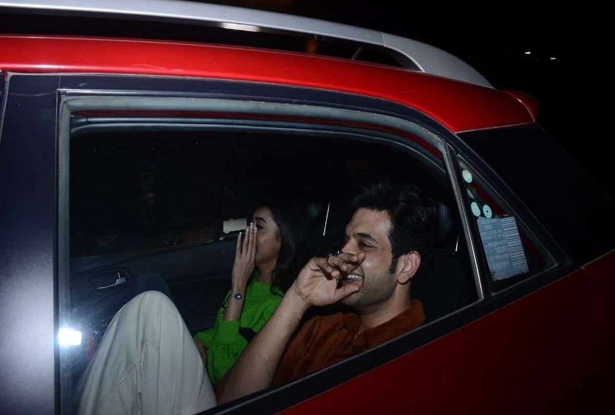 Tejasswi Prakash blushes Karan Kundrra hides his face paps say Bhai scam kar diya