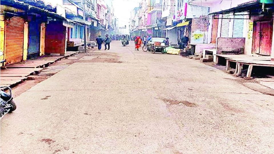 Market closed in protest against the murder of five-year-old girl in Etah
