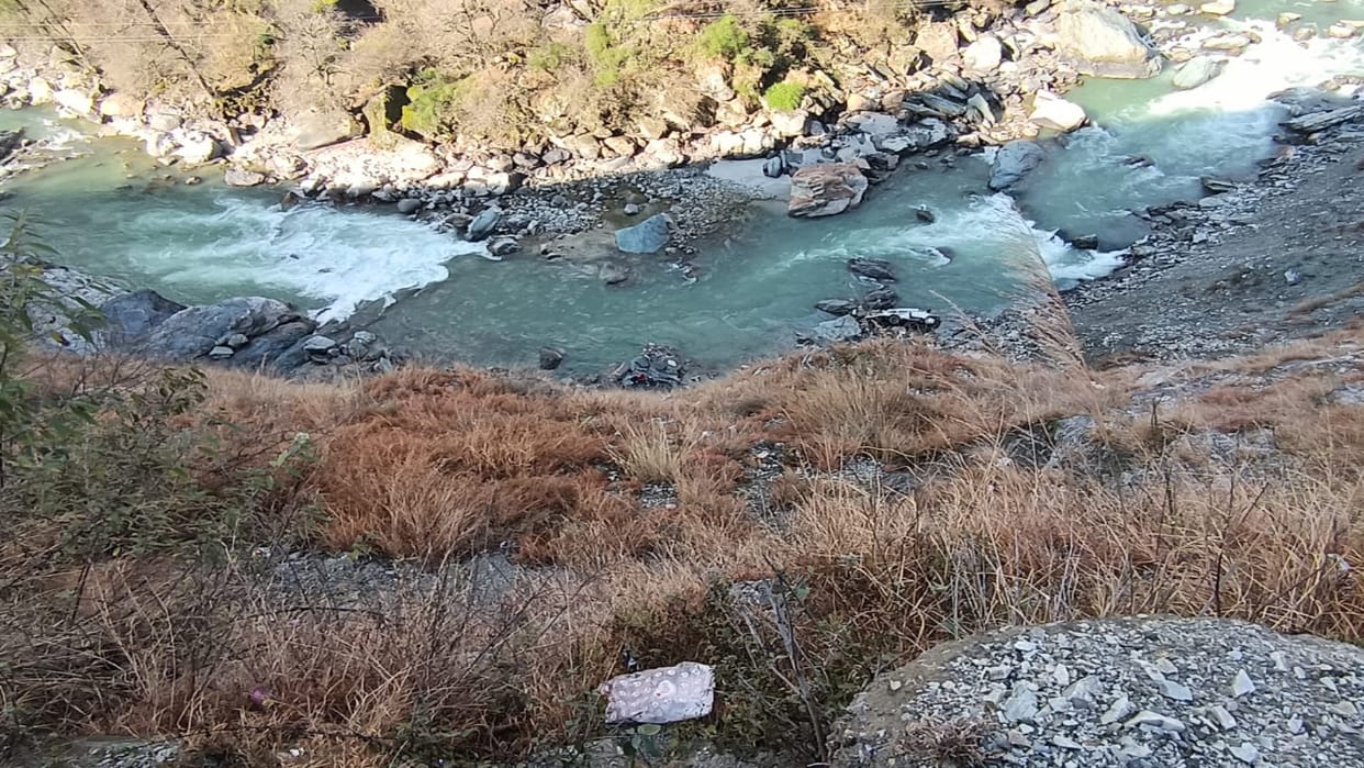 Road accident in Kullu: The car rolled in the ditch, the driver died on the spot