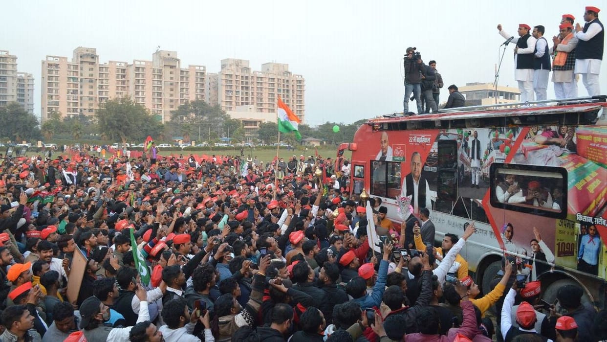 Akhilesh Yadav and Jayant Chaudhary targets BJP in Agra