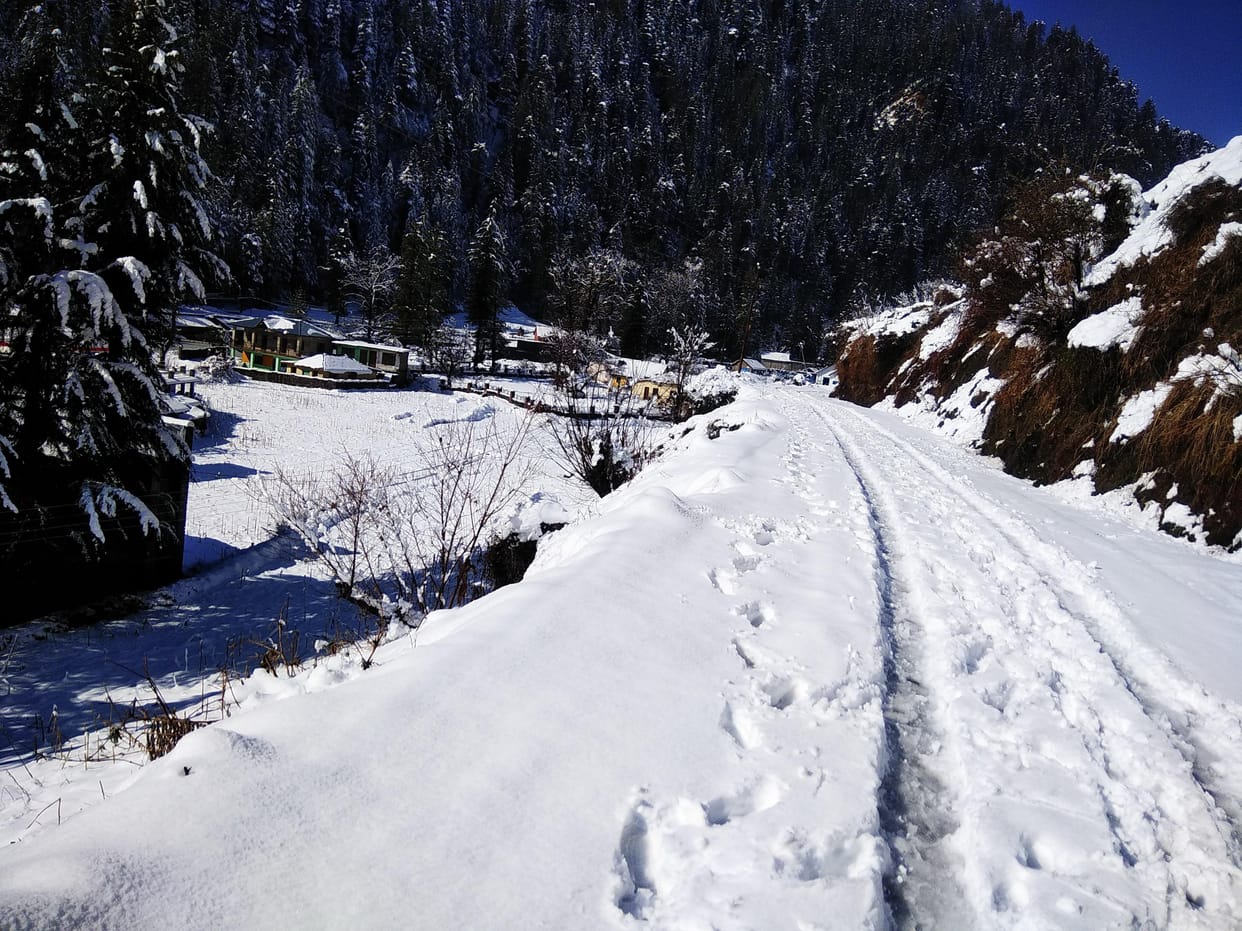 Four roads closed in Barot-Multhan, blackout in a dozen villages