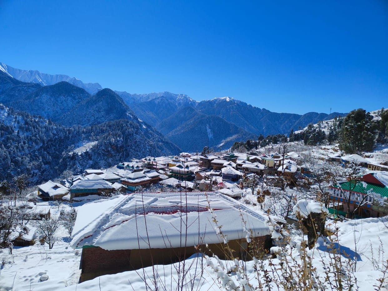 two nh with many roads closed due to heavy snowfall in rampur region