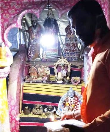 fathepur news,Five idols including three of Ashtadhatu stolen from Ramjanaki temple