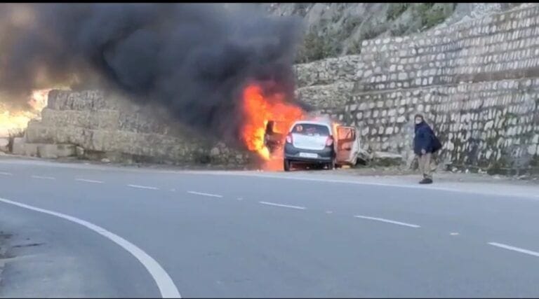 Fire in car collided with hill on Badrinath Highway