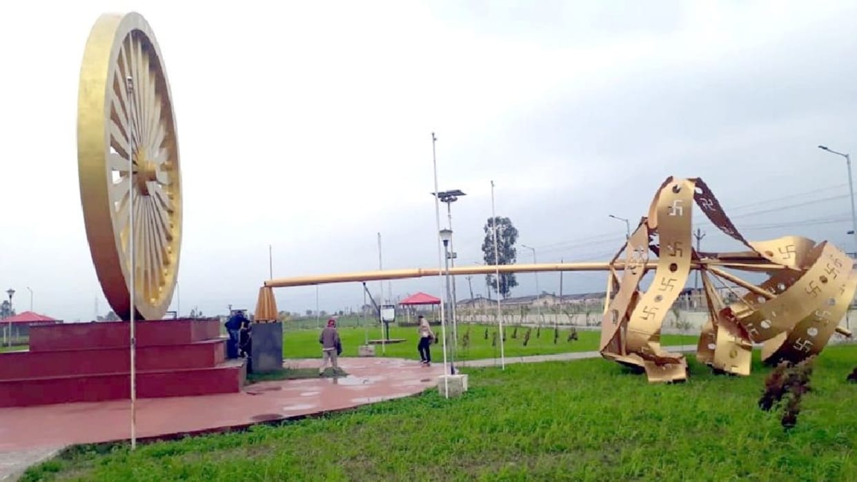 The Ashtamangala Chhatravali of the country's tallest Ashoka Chakra, recorded in the Limca Book of Records, collapsed due to wind.