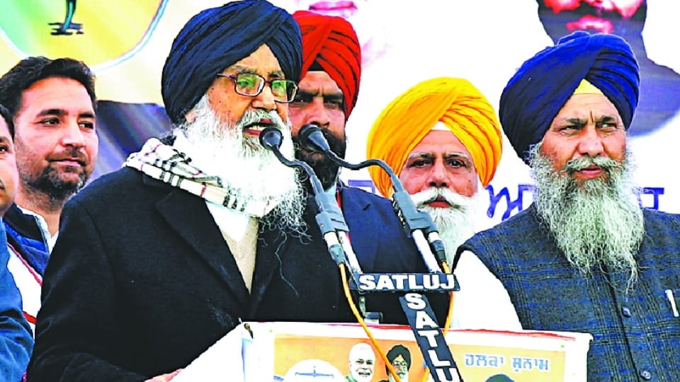 Senior Akali Leader Parkash Singh Badal health suddenly deteriorated shifted to PGI